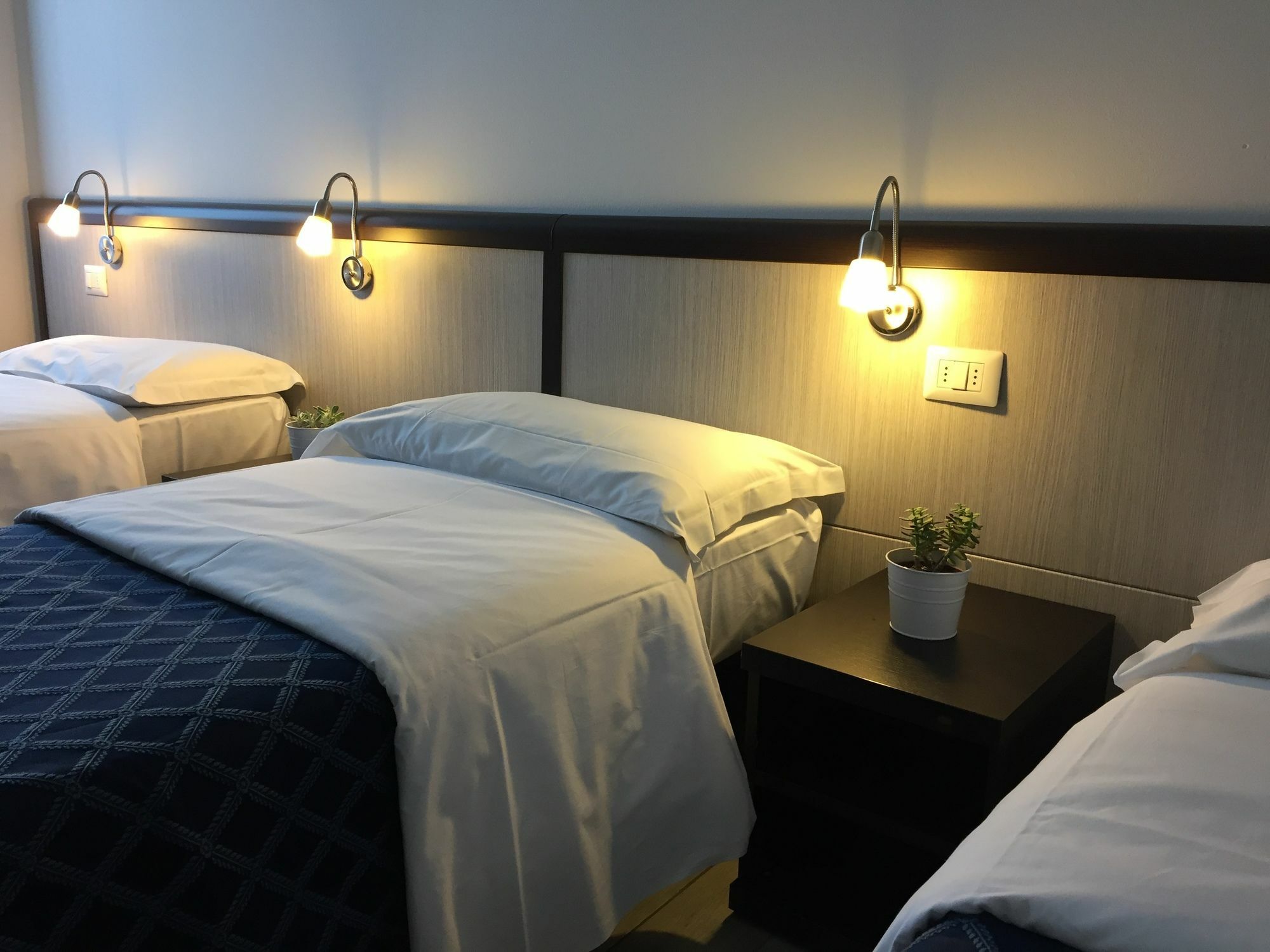 Av Hotel Milano Exterior foto