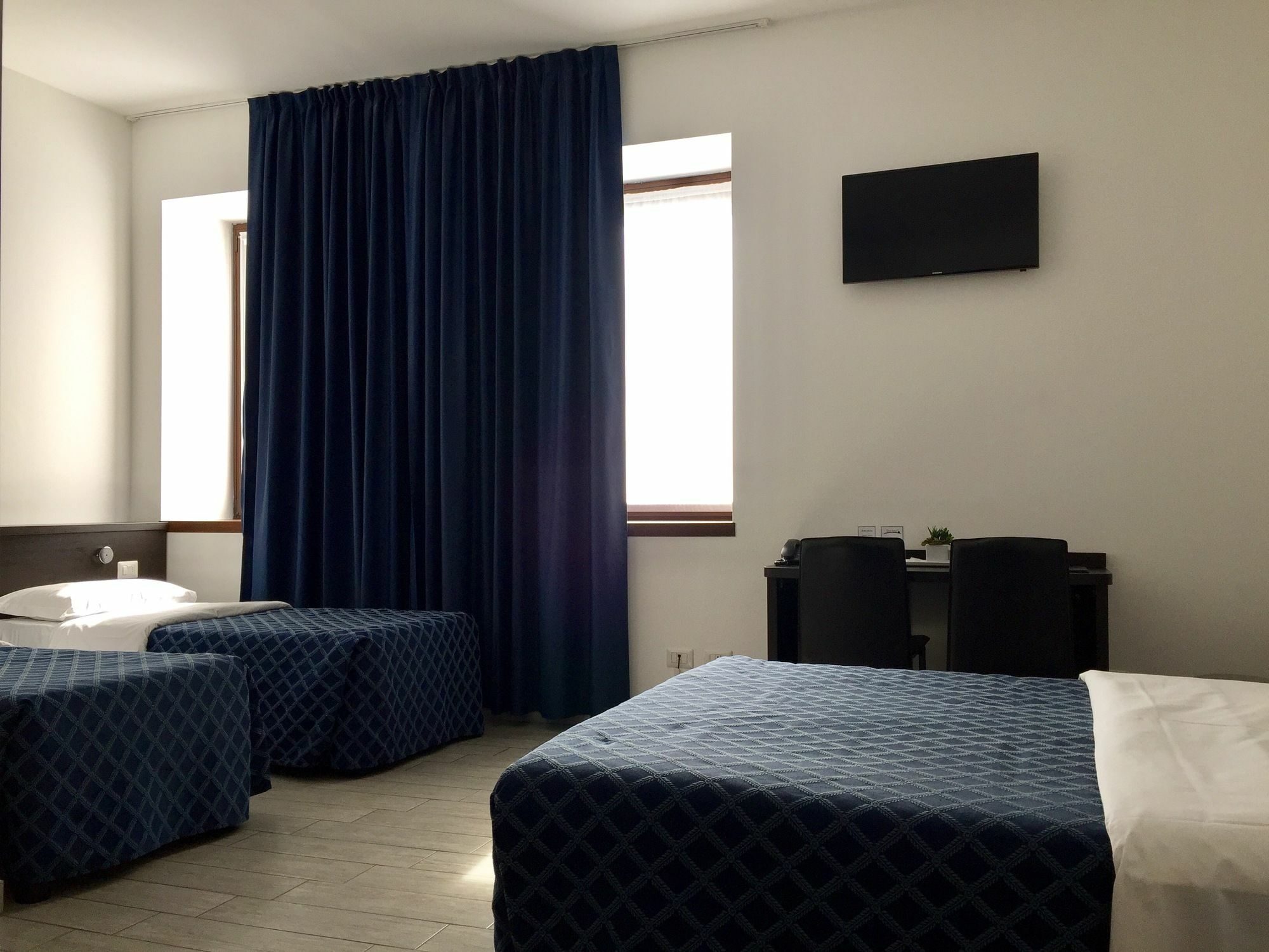 Av Hotel Milano Exterior foto